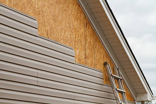 Professional Siding Installation technician working in Jacksonville, FL